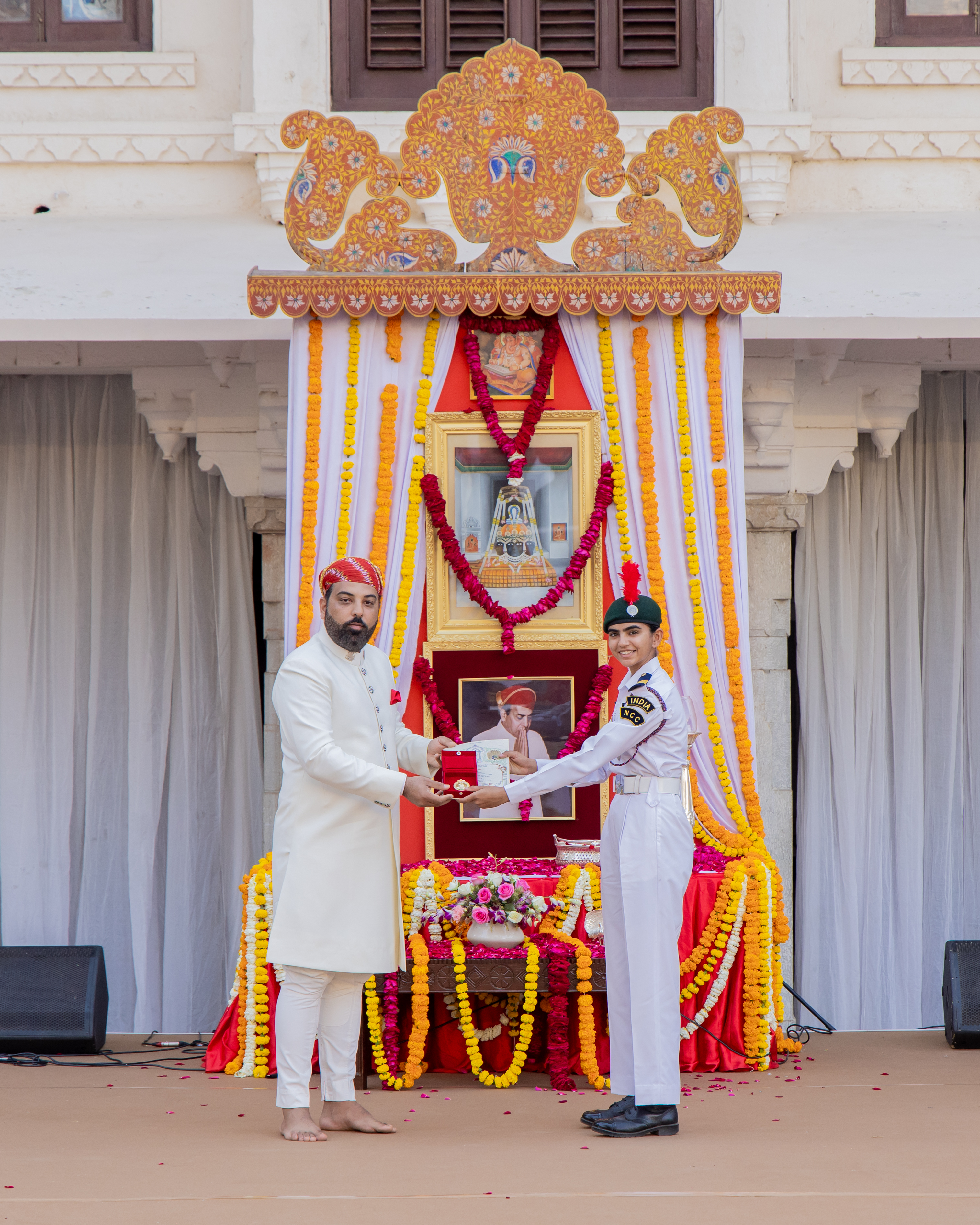 Shriji Huzur Dr. Lakshyaraj Singh Mewar of Udaipur giving Maharana Raj Singh Award to NCC Student